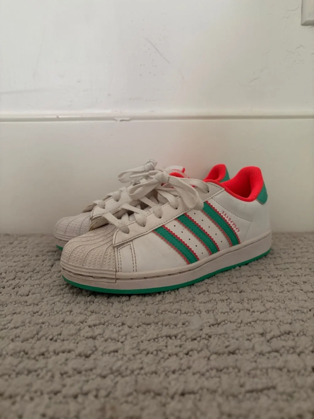 Adidas GV6987 Superstar J Wht-Grn-Pink - Picture 1 of 4